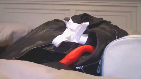 Ybeedifferent26 online show from April 26, 4:59 pm