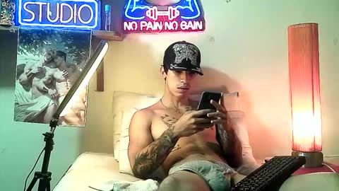 yeisoncastellanos1999 online show from November 26, 8:38 pm