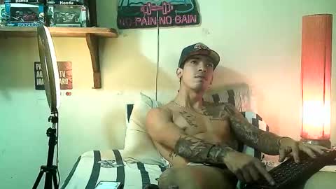 yeisoncastellanos1999 online show from April 8, 5:49 pm