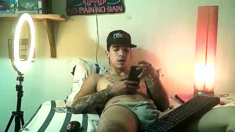 yeisoncastellanos1999 online show from April 10, 7:07 pm