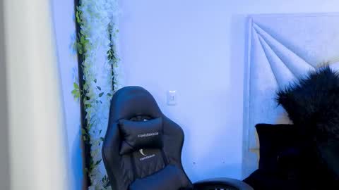 Yeli Amber online show from February 20, 6:37 am