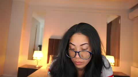 yennstar online show from April 22, 8:38 pm