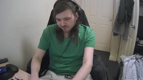 Snapshot of yeovil_alex chatting on December 15, 1:35 am Alex online show from December 15, 1:35 am