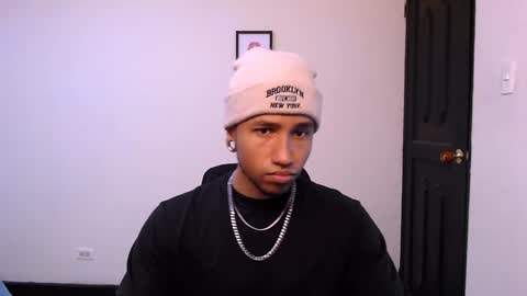 Yeff ind. model  online show from December 18, 5:31 pm