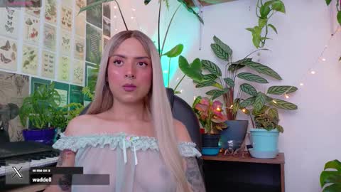 yeriawaddell  online show from February 8, 10:02 pm