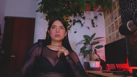 yeriawaddell  online show from November 21, 9:24 pm