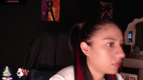 Snapshot of yes2802 chatting on January 4, 1:53 pm Yesi online show from January 4, 1:53 pm