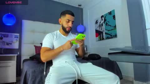 Yiyo online show from December 19, 4:41 am