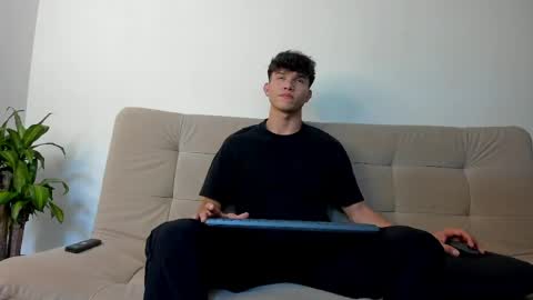 yizus_bonz online show from May 24, 5:52 pm
