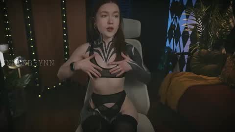 Snapshot of ynnenbrynn chatting on February 28, 6:43 am ynnenbrynn online show from February 28, 6:43 am