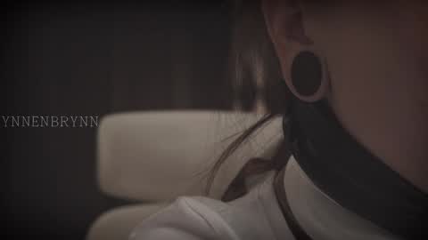 Snapshot of ynnenbrynn chatting on January 2, 10:37 am ynnenbrynn online show from January 2, 10:37 am