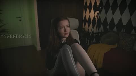 Snapshot of ynnenbrynn chatting on February 21, 10:39 am ynnenbrynn online show from February 21, 10:39 am