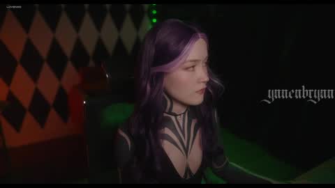 ynnenbrynn online show from May 26, 7:14 am