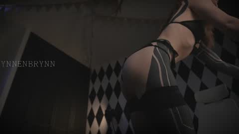 Snapshot of ynnenbrynn chatting on February 6, 6:40 am ynnenbrynn online show from February 6, 6:40 am