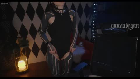 ynnenbrynn online show from April 17, 7:33 am