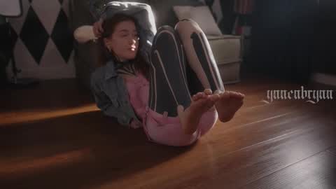 Snapshot of ynnenbrynn chatting on October 18, 7:01 am ynnenbrynn online show from October 18, 7:01 am