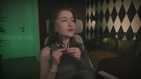 Snapshot of ynnenbrynn chatting on February 7, 8:33 am ynnenbrynn online show from February 7, 8:33 am