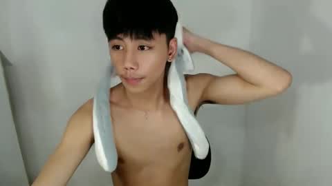 ynotyu online show from December 18, 11:33 pm