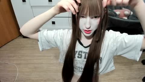 yoonhee_ki online show from April 2, 9:33 pm