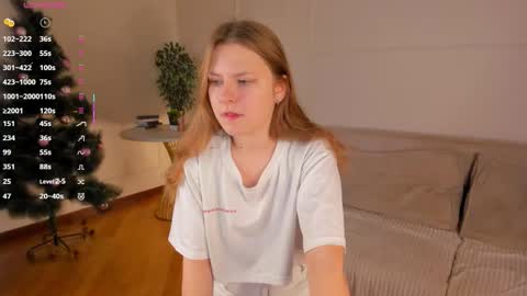 Elizabeth brunette -- Darline blonde  online show from January 14, 8:00 am