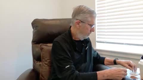 Colorado Guy Straight online show from October 22, 6:09 pm