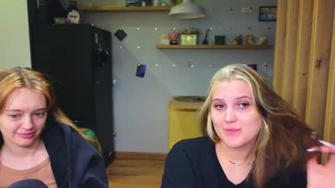 Anna and Luna online show from May 25, 6:25 pm