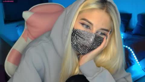 Snapshot of your___barbie chatting on January 3, 4:37 pm Barbie online show from January 3, 4:37 pm