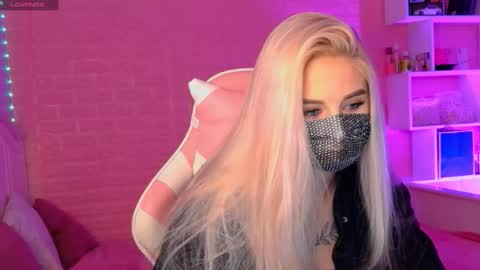 Snapshot of your___barbie chatting on February 9, 9:49 pm Barbie online show from February 9, 9:49 pm