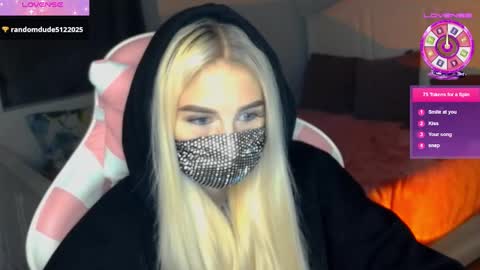 Snapshot of your___barbie chatting on January 2, 10:01 pm Barbie online show from January 2, 10:01 pm