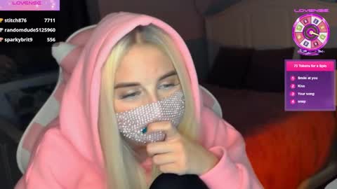 Snapshot of your___barbie chatting on January 2, 1:27 am Barbie online show from January 2, 1:27 am