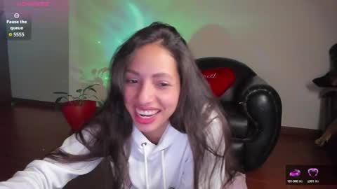 mia3 online show from December 8, 11:18 pm