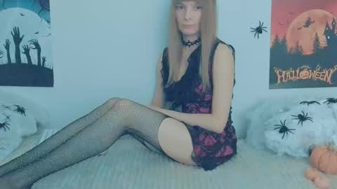 Lily online show from October 24, 1:45 pm