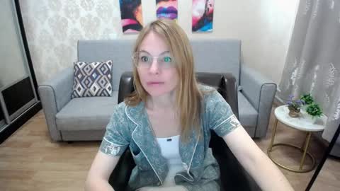Snapshot of your_crush_12 chatting on October 16, 6:57 am your_crush_12 online show from October 16, 6:57 am