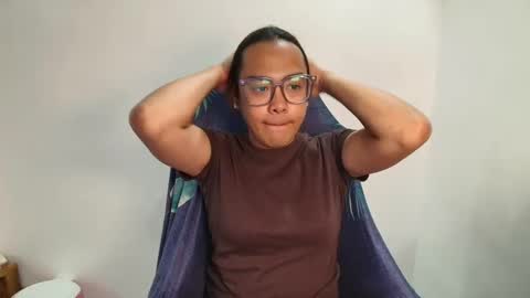 your_dreamgirlxxx69 online show from March 23, 11:48 am