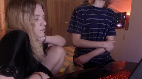 Snapshot of your_horny_friends chatting on February 8, 1:22 am Your Horny Friends online show from February 8, 1:22 am