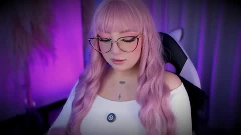 Cami independent model online show from April 18, 8:16 am