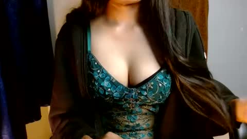 Your Priya01 online show from January 3, 11:56 am