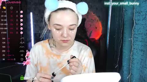 Snapshot of your_small_bunny chatting on October 6, 3:13 am Molly online show from October 6, 3:13 am