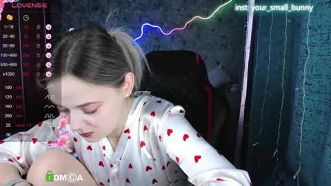 Snapshot of your_small_bunny chatting on October 12, 3:10 am Molly online show from October 12, 3:10 am