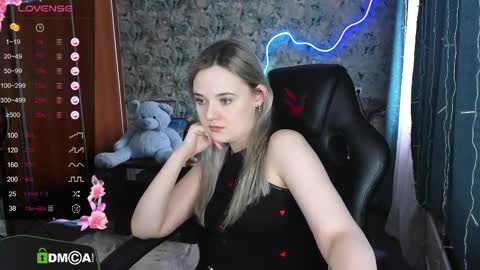 Snapshot of your_small_bunny chatting on March 7, 5:07 am Molly online show from March 7, 5:07 am