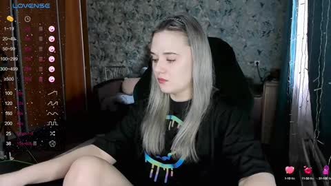 Snapshot of your_small_bunny chatting on January 27, 4:52 am Molly online show from January 27, 4:52 am