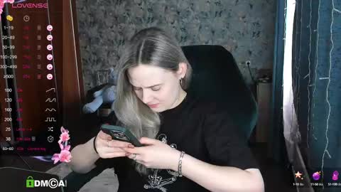Snapshot of your_small_bunny chatting on March 11, 7:03 am Molly online show from March 11, 7:03 am