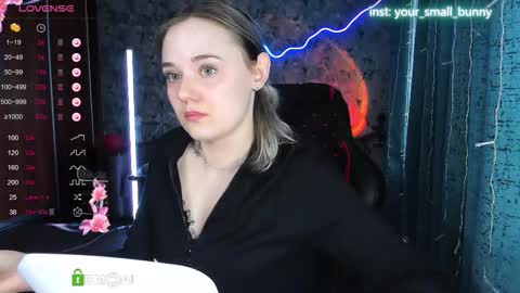 Snapshot of your_small_bunny chatting on September 13, 3:53 am Molly online show from September 13, 3:53 am
