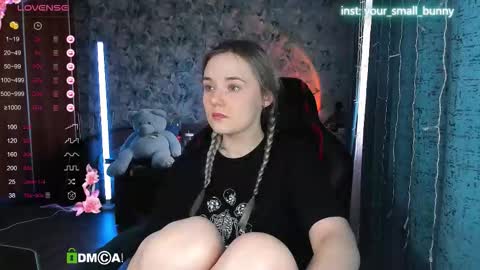Snapshot of your_small_bunny chatting on September 17, 4:05 am Molly online show from September 17, 4:05 am