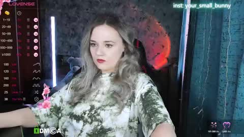 Snapshot of your_small_bunny chatting on October 13, 3:30 am Molly online show from October 13, 3:30 am