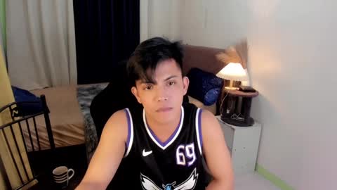 Snapshot of yourasian_bradley chatting on February 27, 6:42 pm yourasian_bradley online show from February 27, 6:42 pm