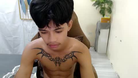 yourasian_eric online show from May 26, 9:15 am