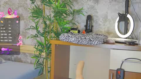 Anna online show from November 8, 8:23 pm