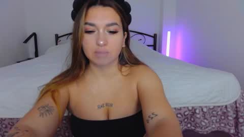 Snapshot of youremily_xx chatting on October 20, 6:51 am Emily online show from October 20, 6:51 am