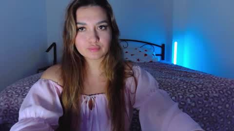 Snapshot of youremily_xx chatting on October 12, 10:00 pm Emily online show from October 12, 10:00 pm